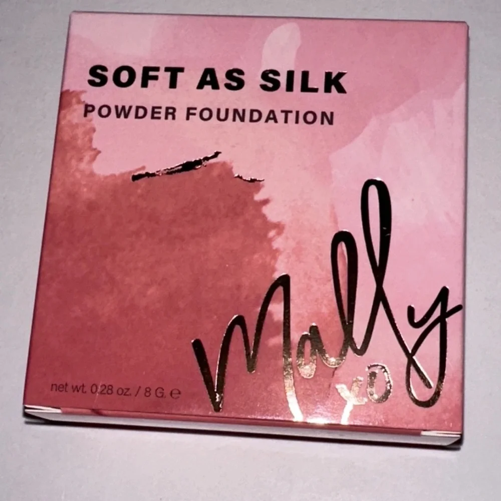 Mally Beauty Soft as Silk Foundation - Fair NEW